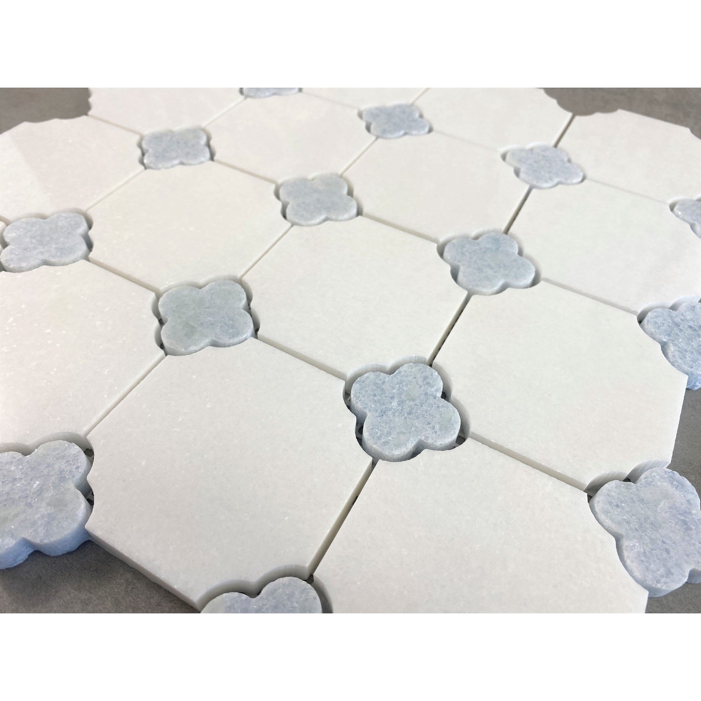 Carreaux de mosaïque en marbre blanc de Thassos avec motif floral bleu céleste - Boîte (10 feuilles)