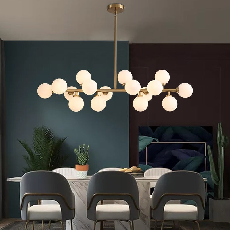 Luminaire linéaire à suspension Sputnik à 16 lumières, style moderne du milieu du siècle, en laiton doré, 40 po, avec globe en verre dépoli pour salle à manger