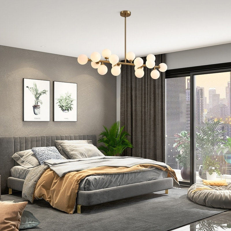 Luminaire linéaire à suspension Sputnik à 16 lumières, style moderne du milieu du siècle, en laiton doré, 40 po, avec globe en verre dépoli pour salle à manger