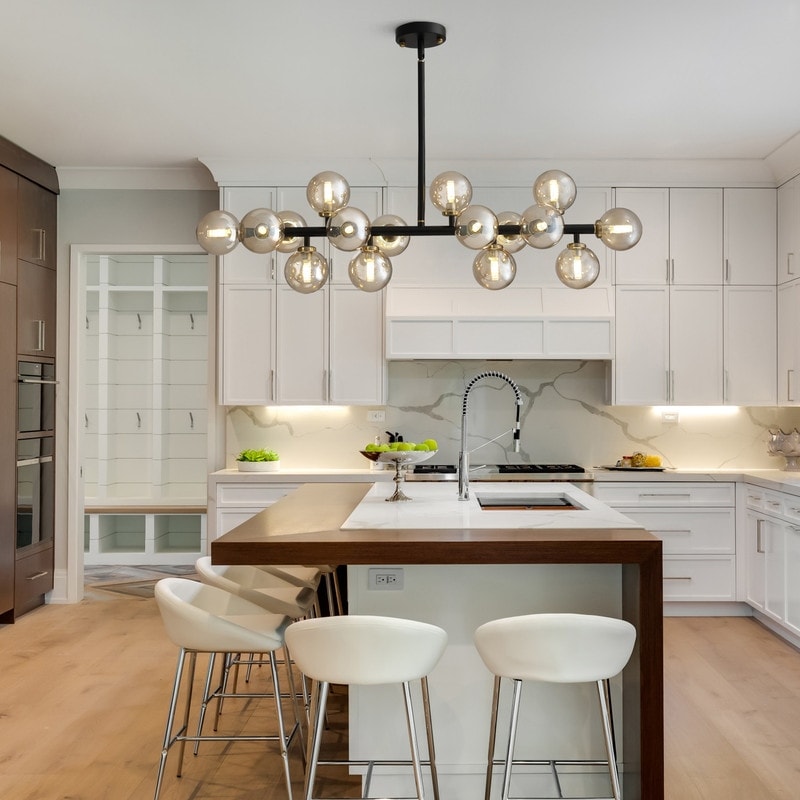 Luminaire linéaire à suspension Sputnik à 16 lumières, style moderne du milieu du siècle, en laiton doré, 40 po, avec globe en verre dépoli pour salle à manger