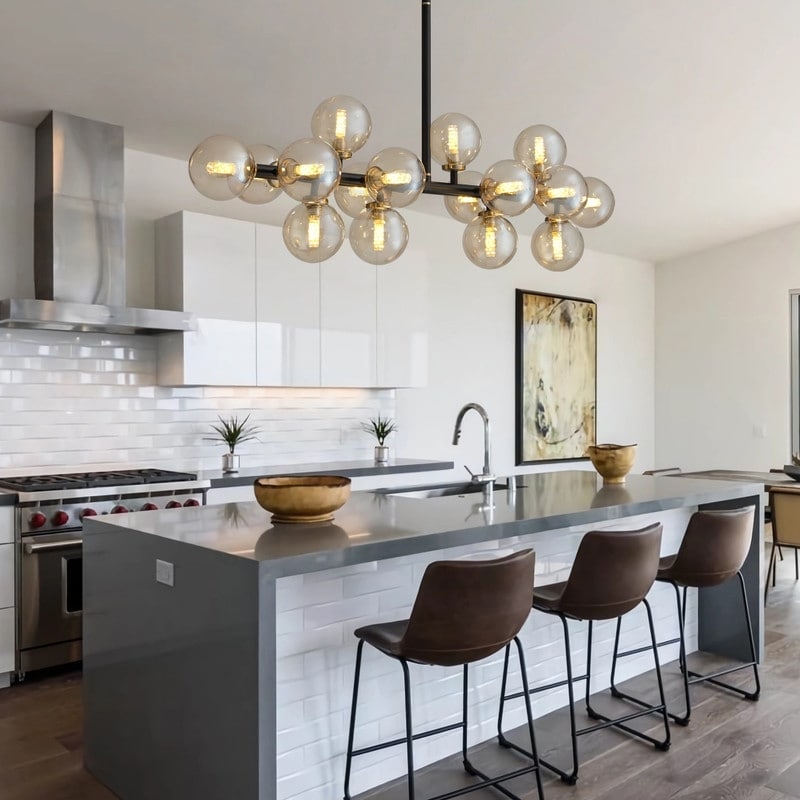 Luminaire linéaire à suspension Sputnik à 16 lumières, style moderne du milieu du siècle, en laiton doré, 40 po, avec globe en verre dépoli pour salle à manger