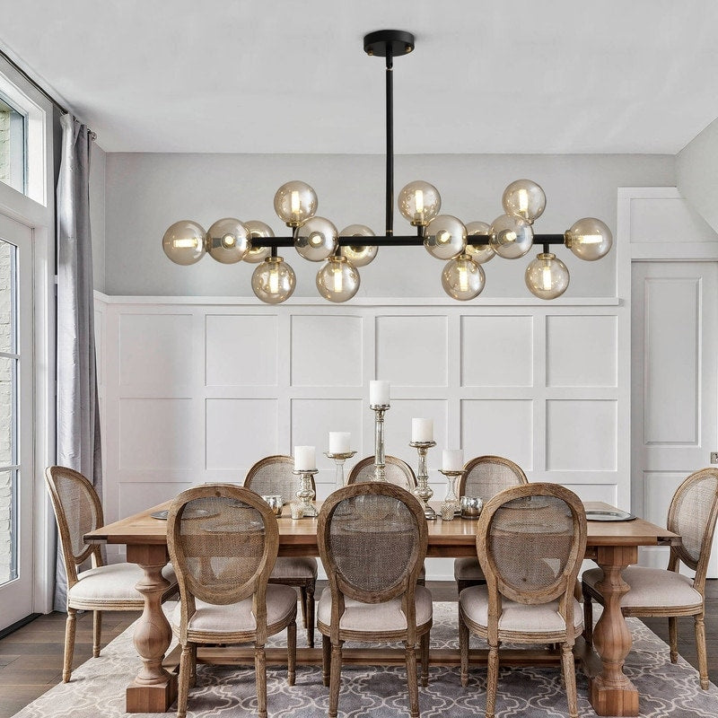 Luminaire linéaire à suspension Sputnik à 16 lumières, style moderne du milieu du siècle, en laiton doré, 40 po, avec globe en verre dépoli pour salle à manger