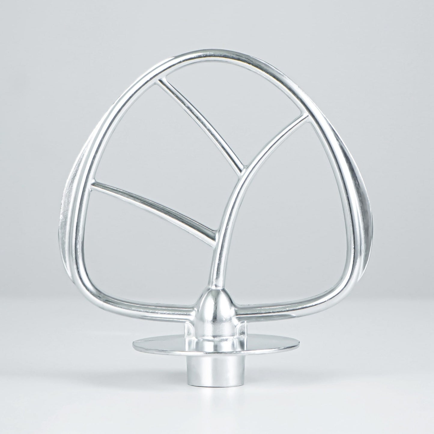 Robot pâtissier sur socle moderne à 5,5 quarts de capacité, 6 vitesses et tête inclinable.