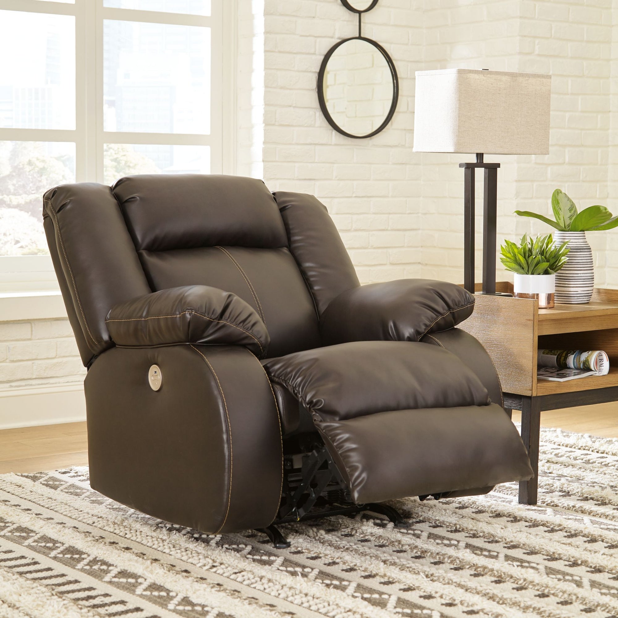 Fauteuil inclinable électrique à bascule Denoron - Chocolat