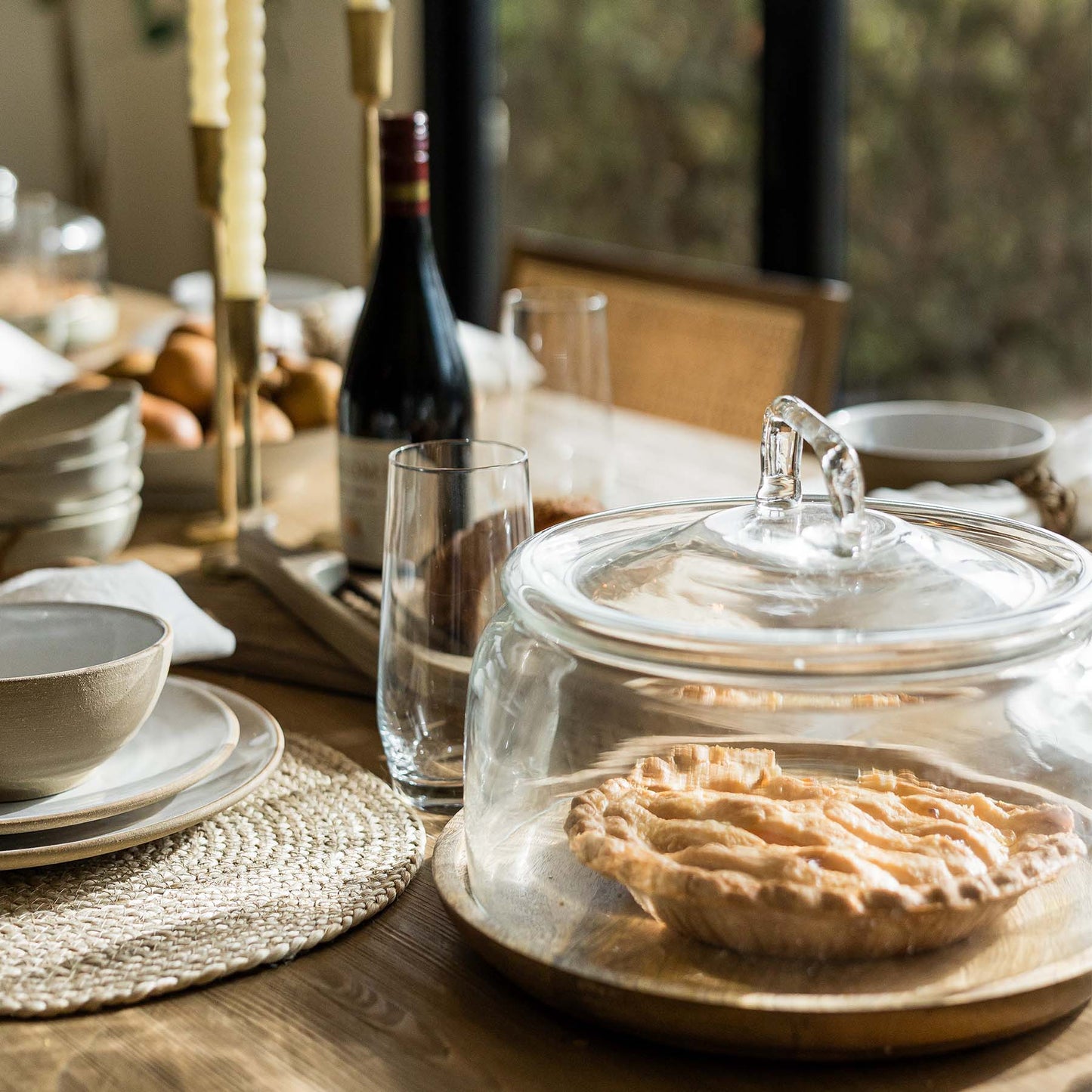 Adrien, plateau avec cloche