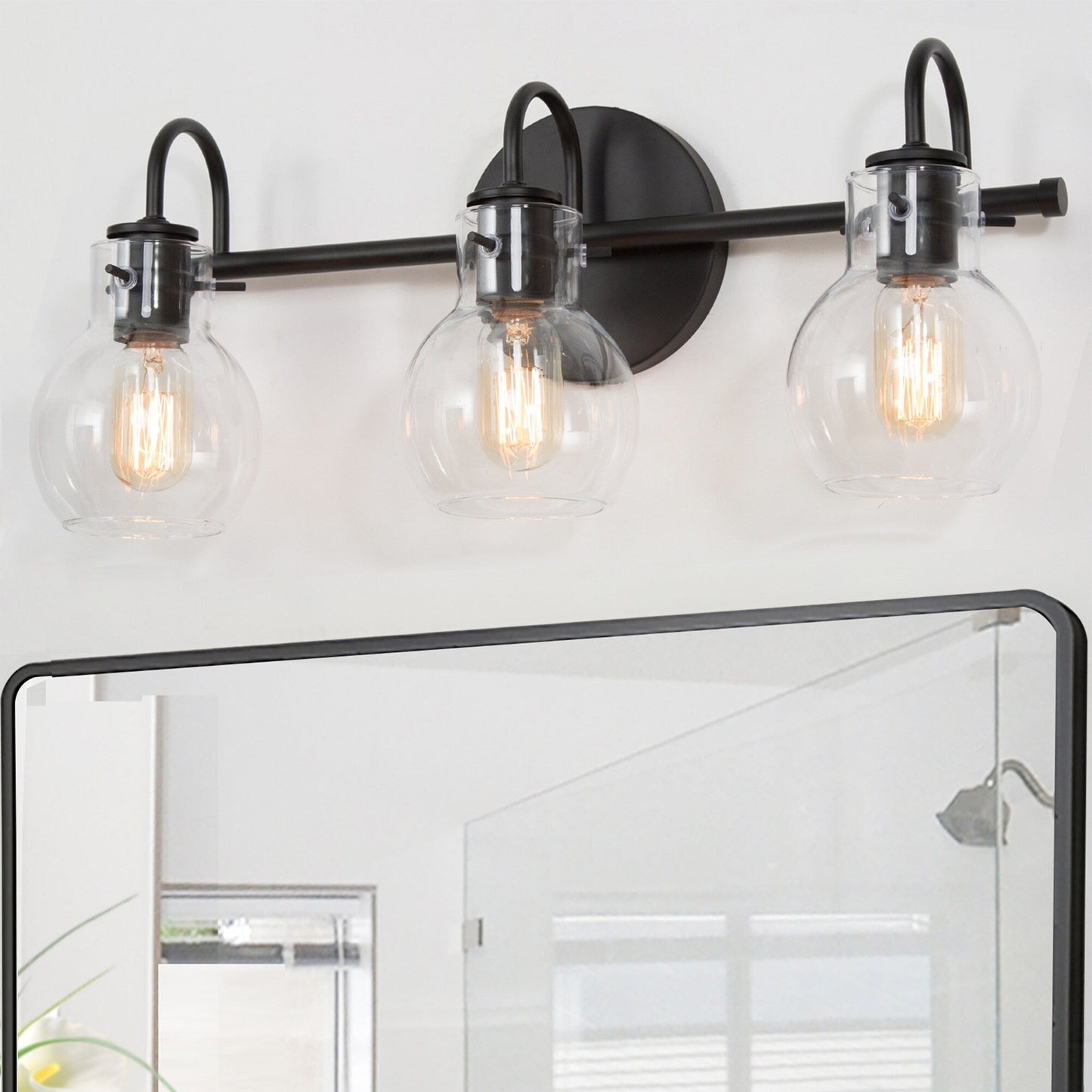 Applique murale moderne dorée à 3 lumières pour salle de bain, avec globe en verre.