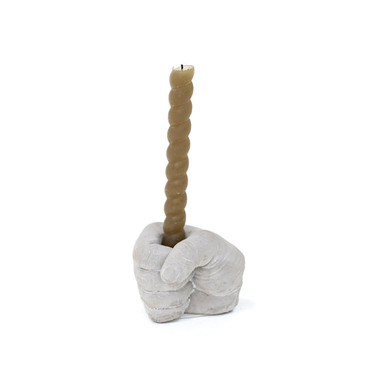 Porte-bougie en forme de main symbolisant la force.