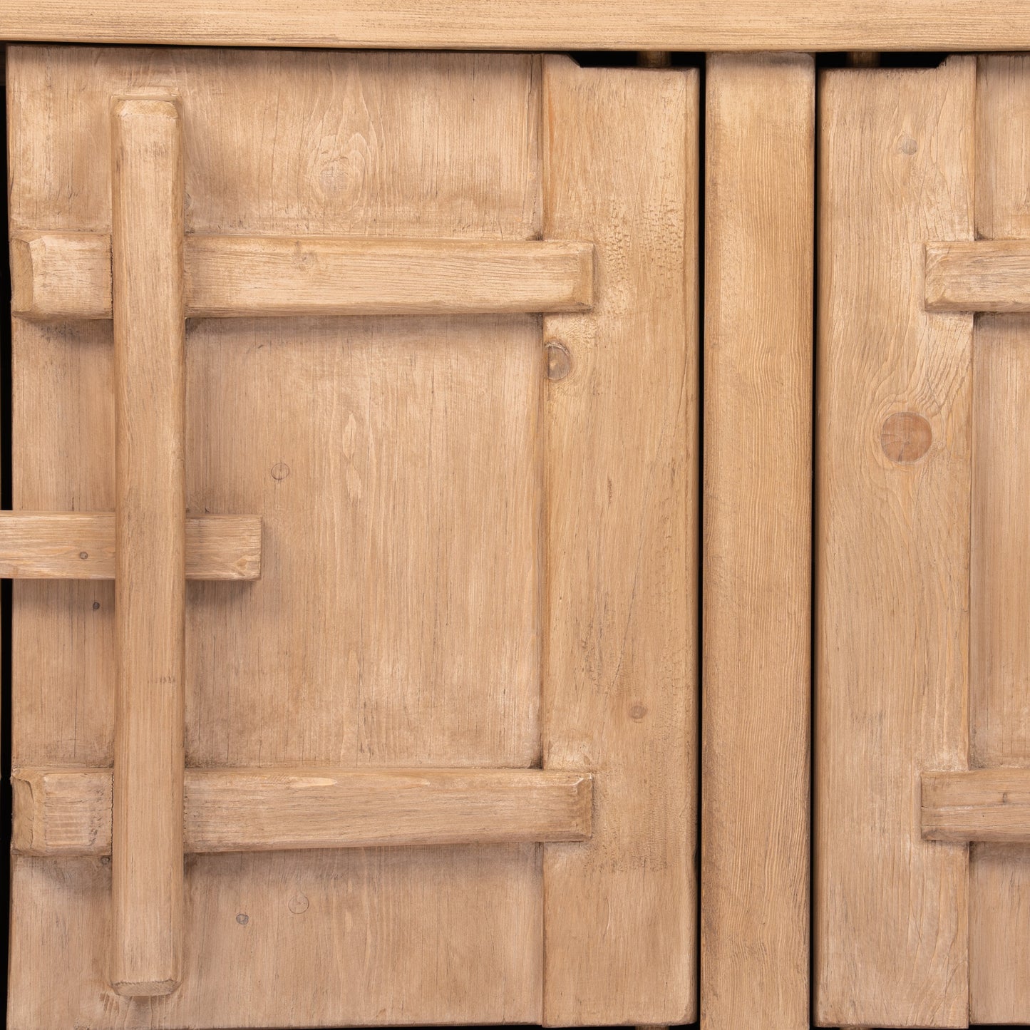 Armoire à quatre portes à pignon