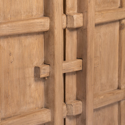 Armoire à quatre portes à pignon