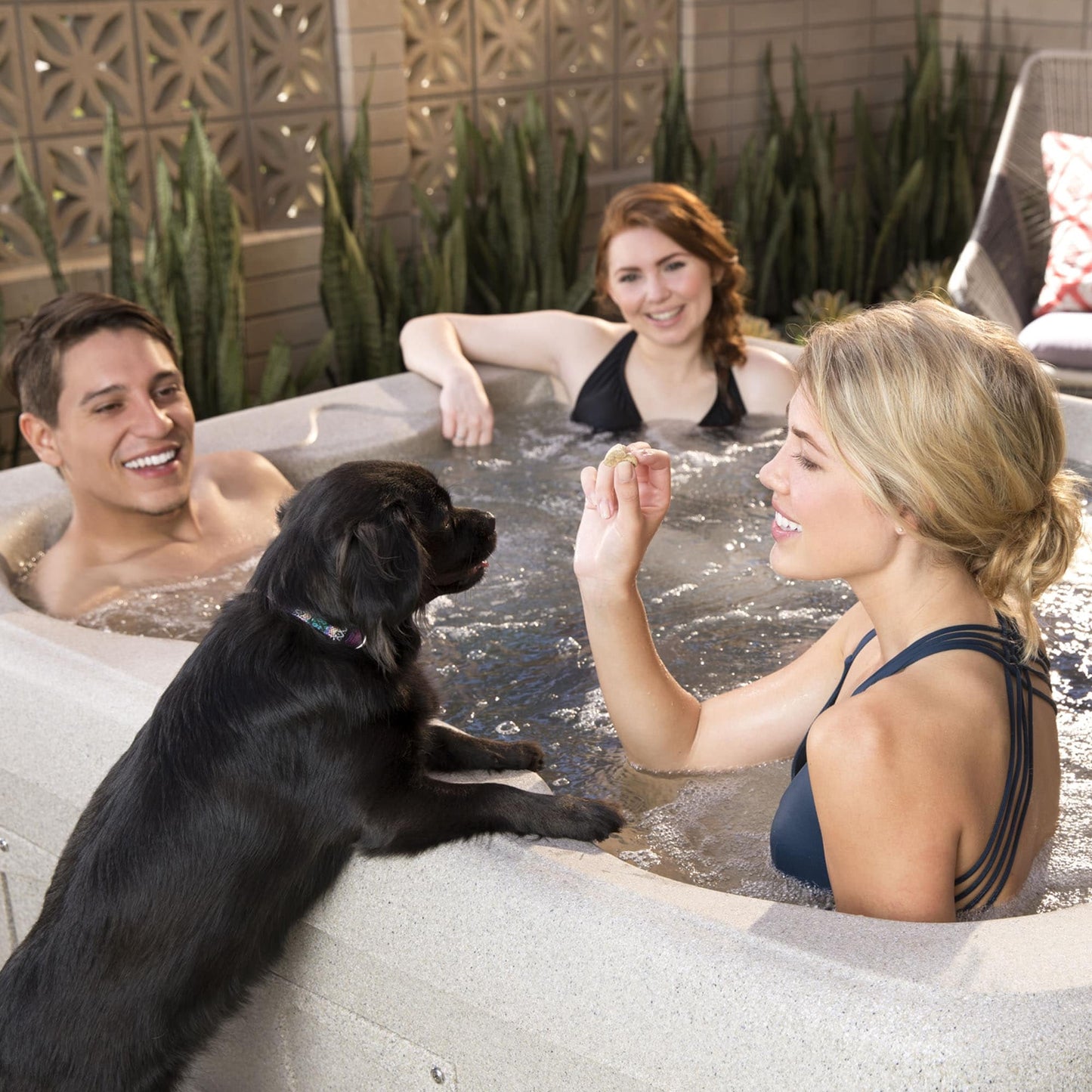 Spa Lifesmart LS100 4 places, 13 jets, 110v, prêt à brancher, avec éclairage LED sous-marin.