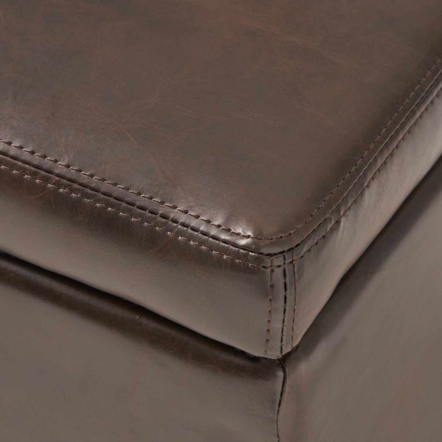 Banc de rangement Lucinda en simili cuir de Christopher Knight Home - 130,5 cm L x 44,5 cm l x 41,3 cm H