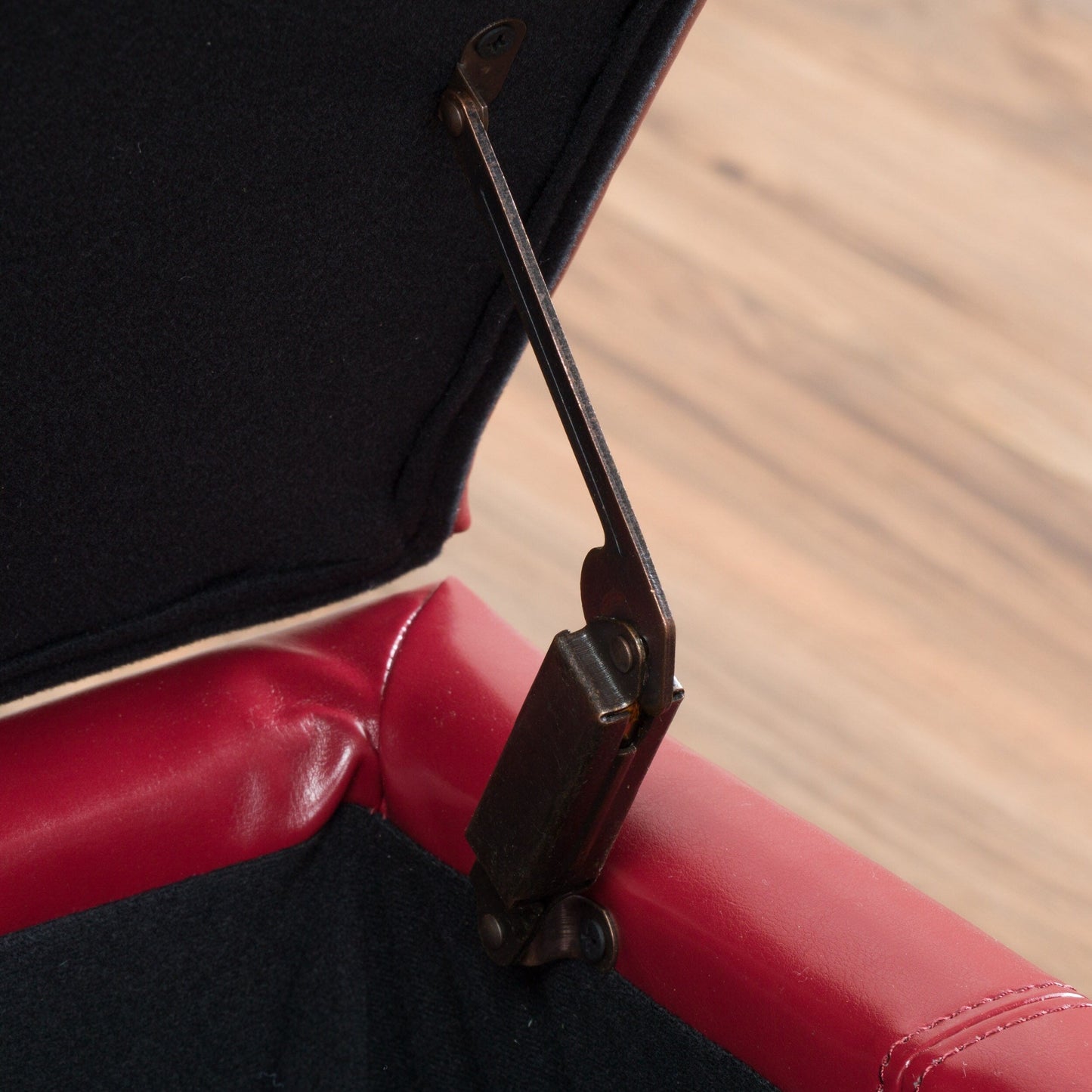 Banc de rangement Lucinda en simili cuir de Christopher Knight Home - 130,5 cm L x 44,5 cm l x 41,3 cm H