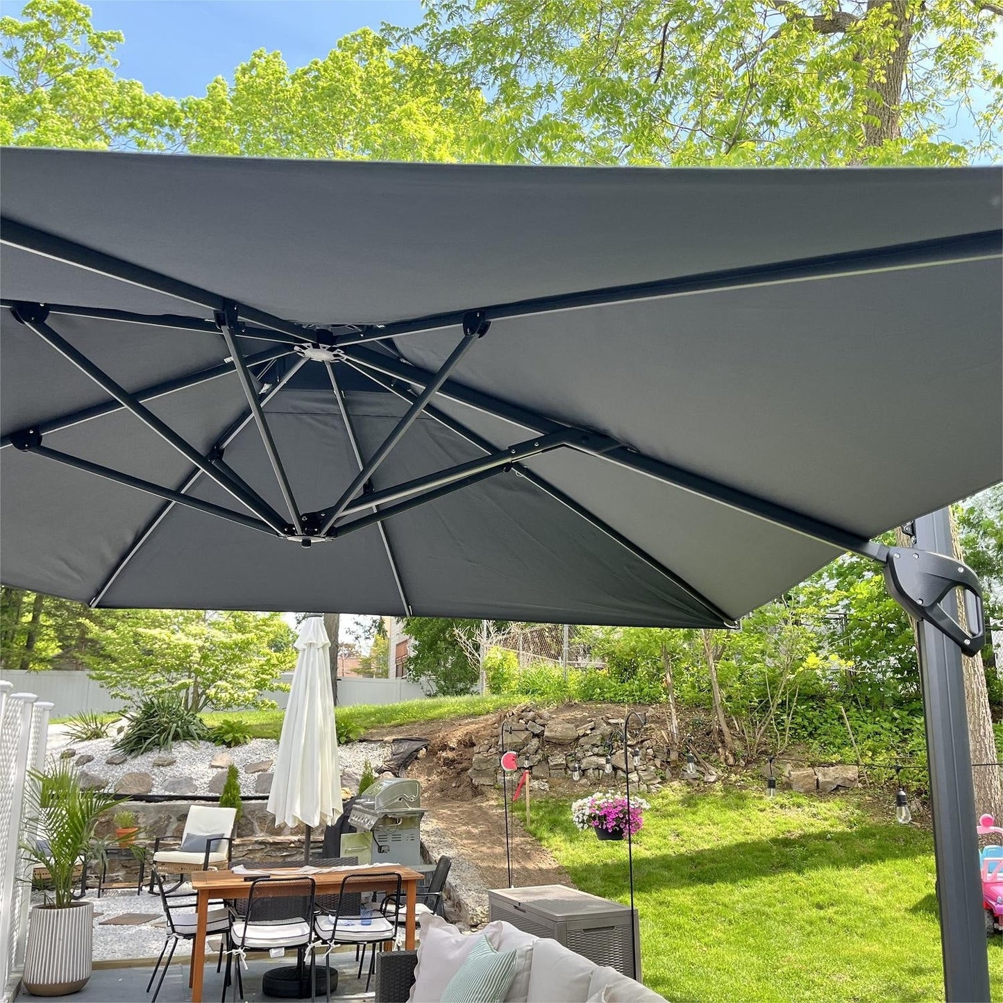 Parasol à bras articulé MAISON ARTS 12 FT, système hydraulique automatique, mât en aluminium, rotation à 360 degrés