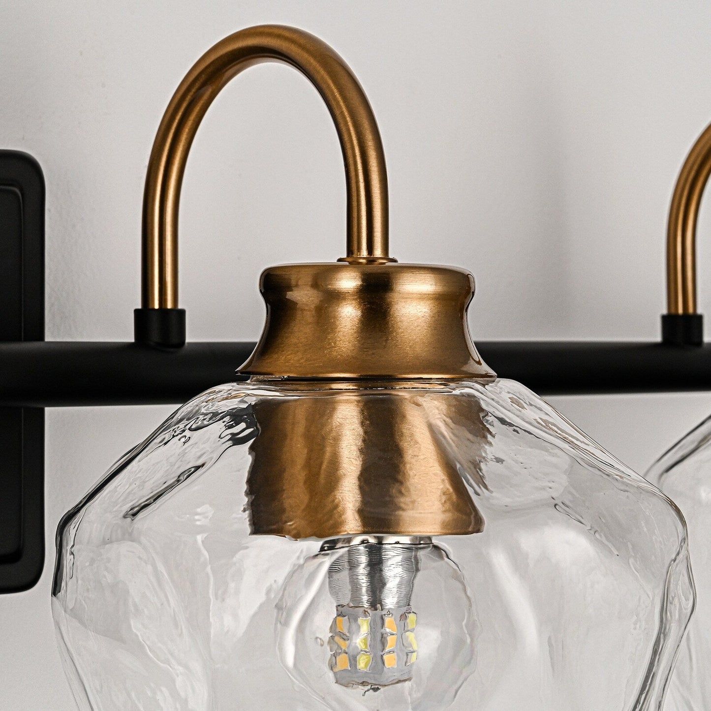 Appliques murales de salle de bain modernes à 3/4 lumières, à intensité variable, avec abat-jour en verre.