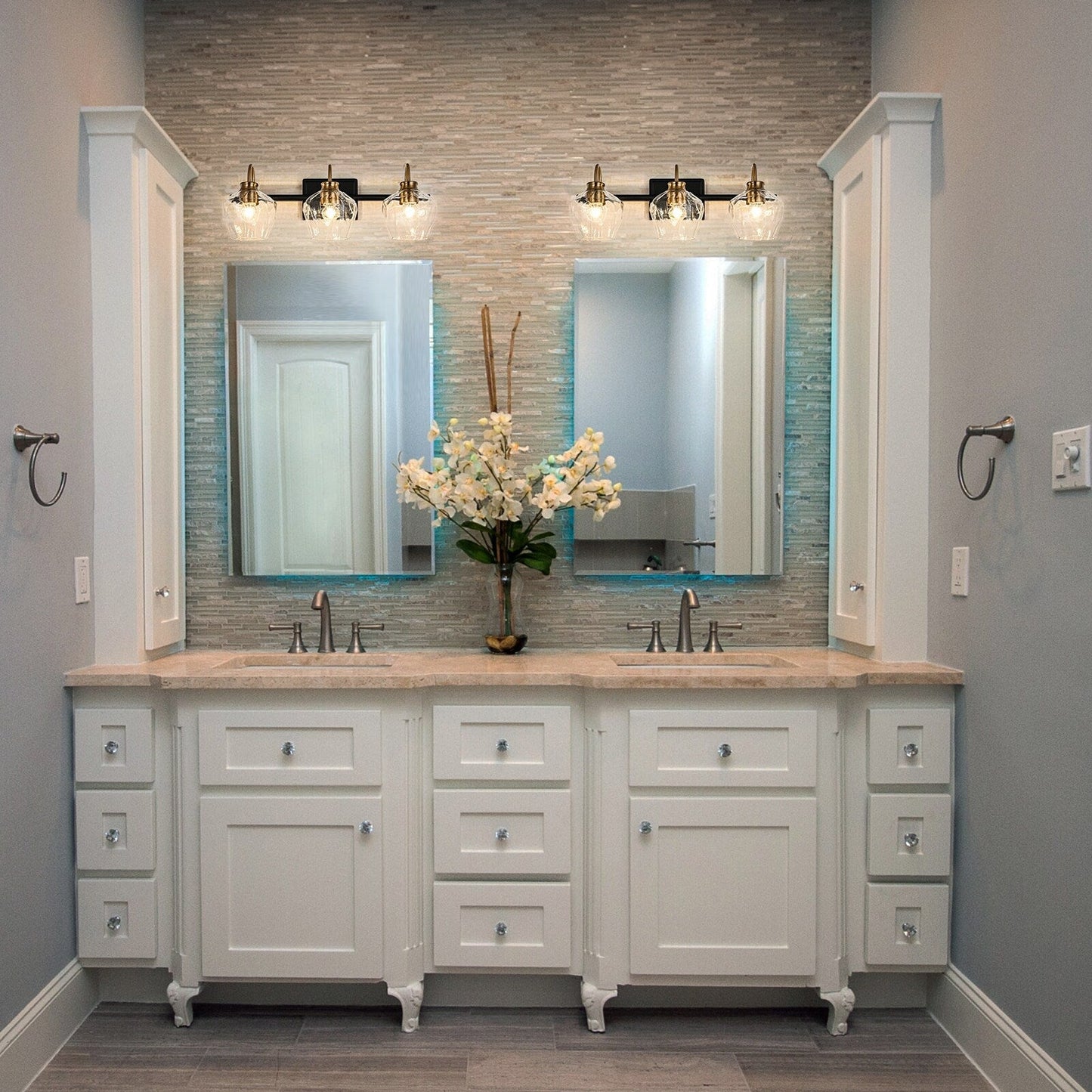 Appliques murales de salle de bain modernes à 3/4 lumières, à intensité variable, avec abat-jour en verre.