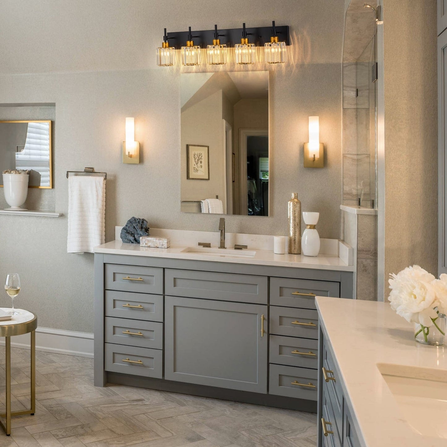 Appliques murales de salle de bain à cristaux, modernes, à intensité variable, avec abat-jours en cristal.