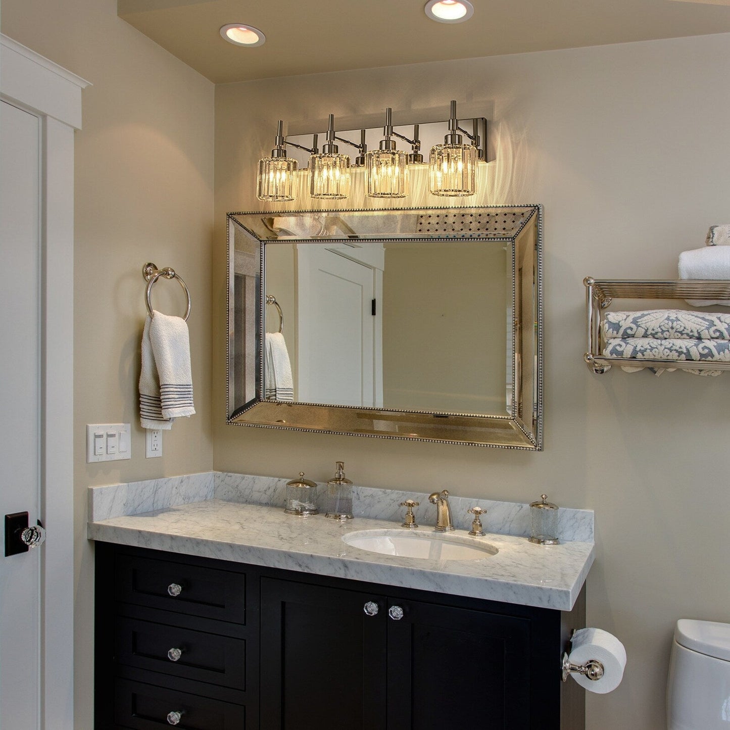 Appliques murales de salle de bain à cristaux, modernes, à intensité variable, avec abat-jours en cristal.