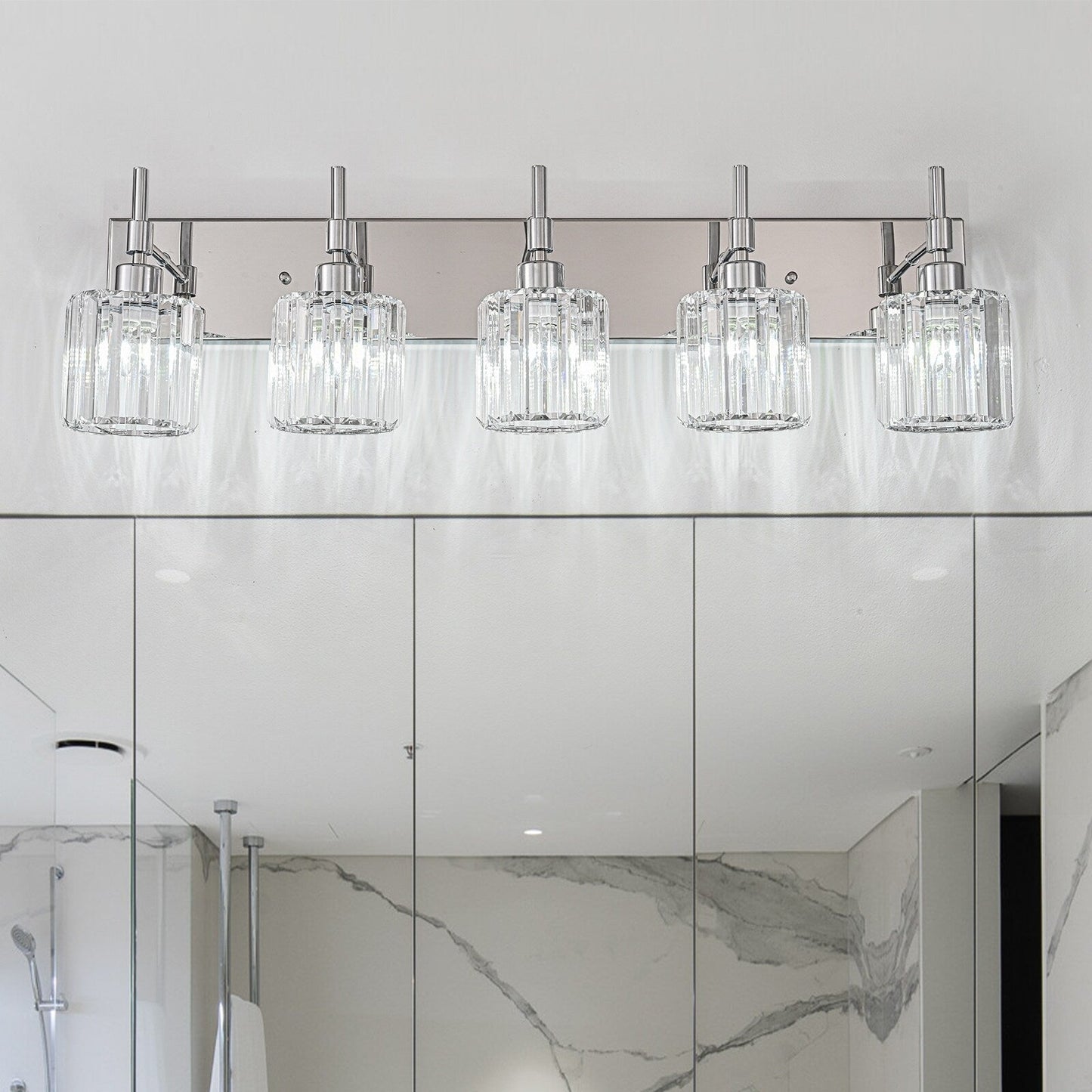 Appliques murales de salle de bain à cristaux, modernes, à intensité variable, avec abat-jours en cristal.