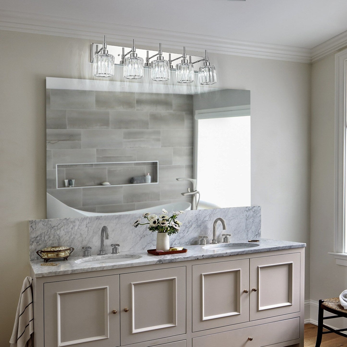 Appliques murales de salle de bain à cristaux, modernes, à intensité variable, avec abat-jours en cristal.