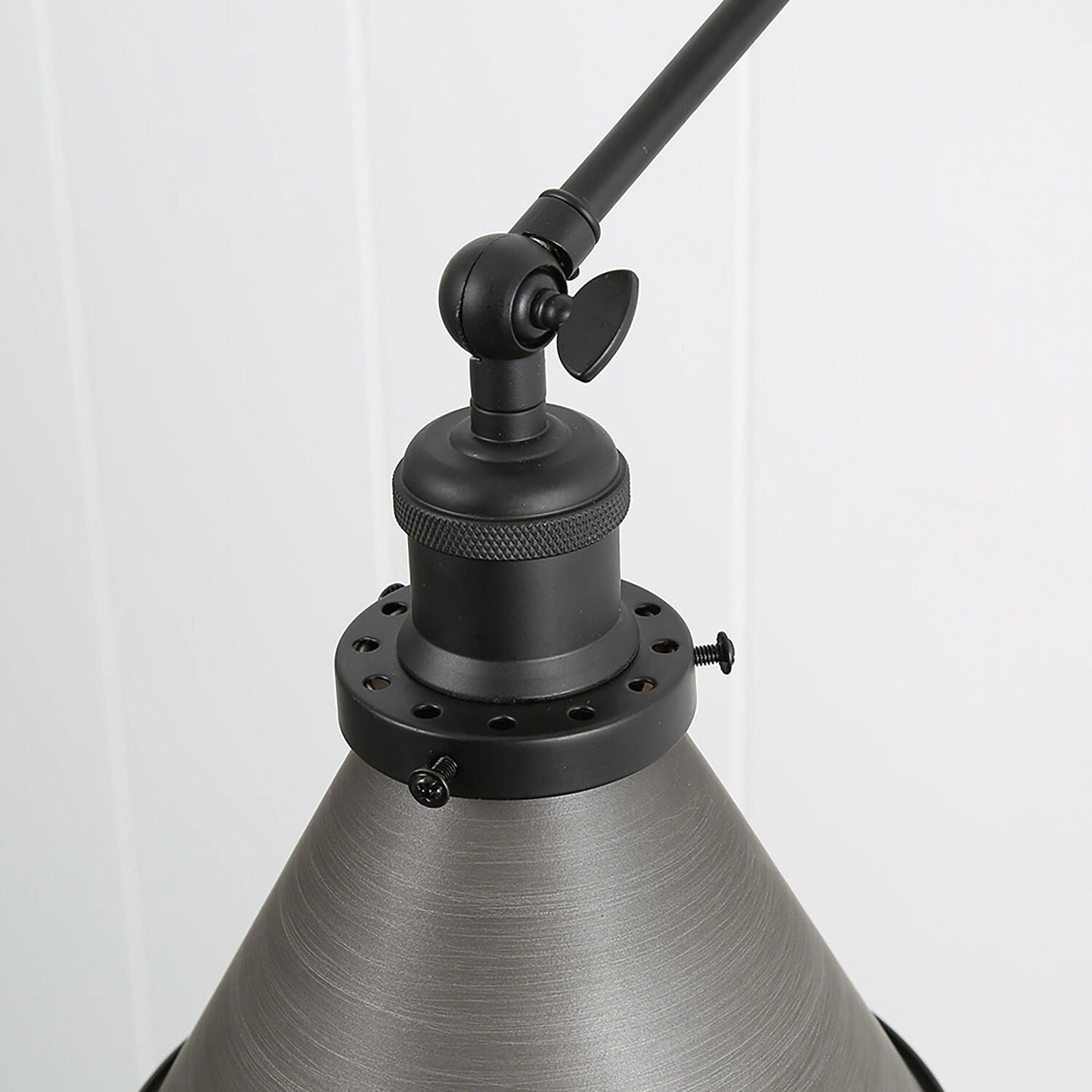 Ensemble de 2 appliques murales modernes à bras oscillant réglable, à brancher ou à câbler.