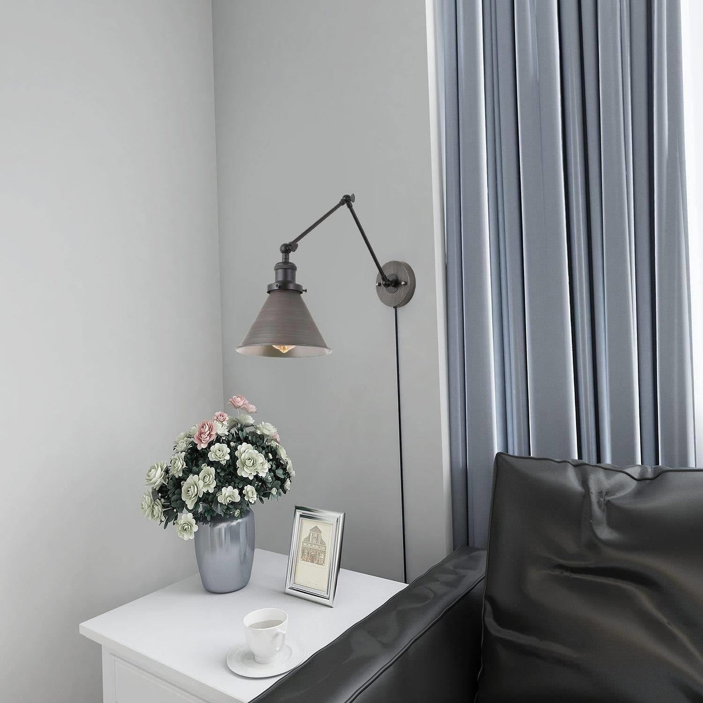 Ensemble de 2 appliques murales modernes à bras oscillant réglable, à brancher ou à câbler.