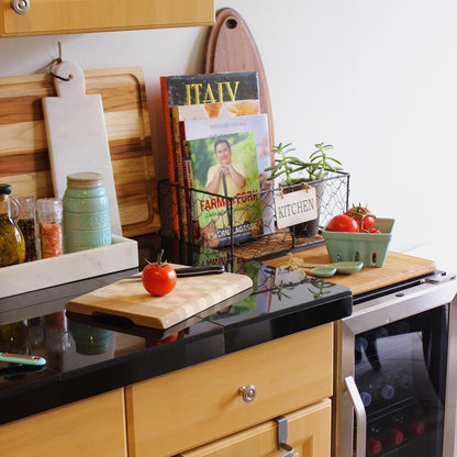 Réfrigérateur à boissons Newair 15 pouces encastrable, capacité de 96 canettes, en acier inoxydable, avec commandes de température et étagères réglables.