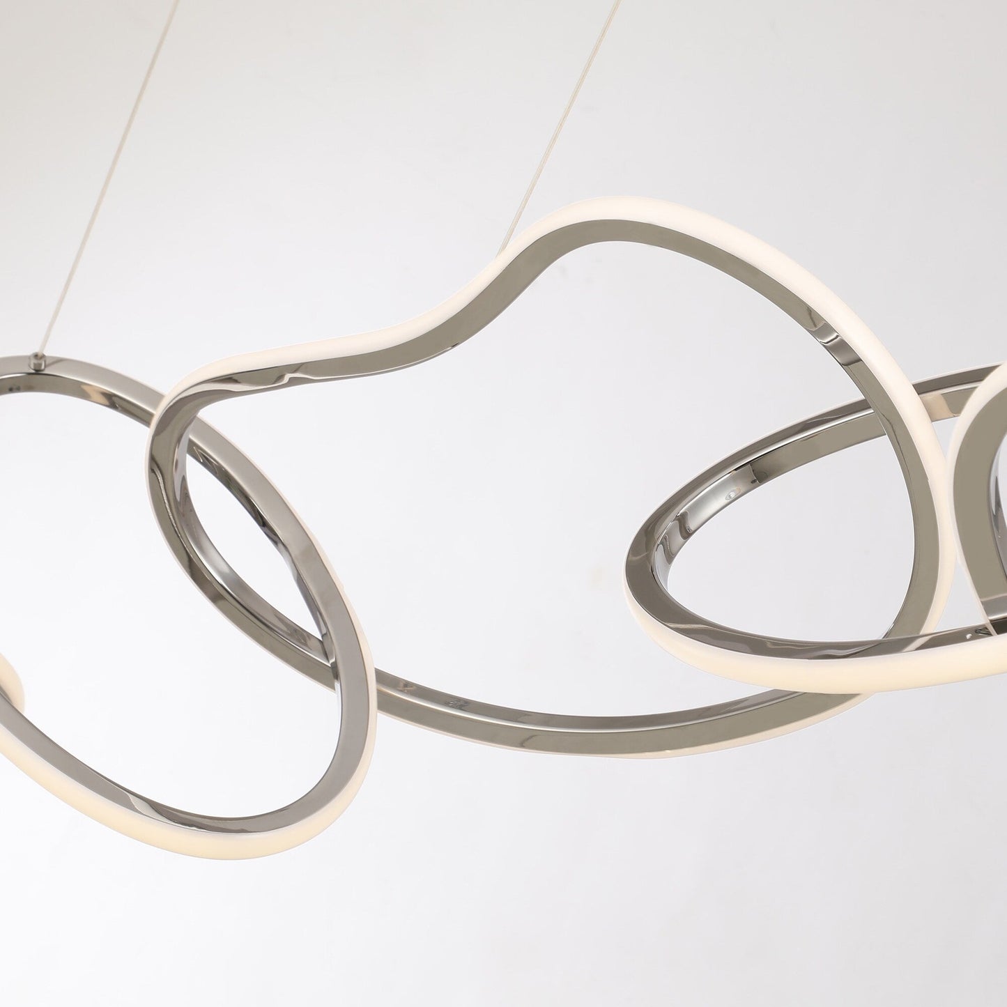 Luminaire suspendu LED en acier inoxydable noir, style nordique, pour salle à manger.