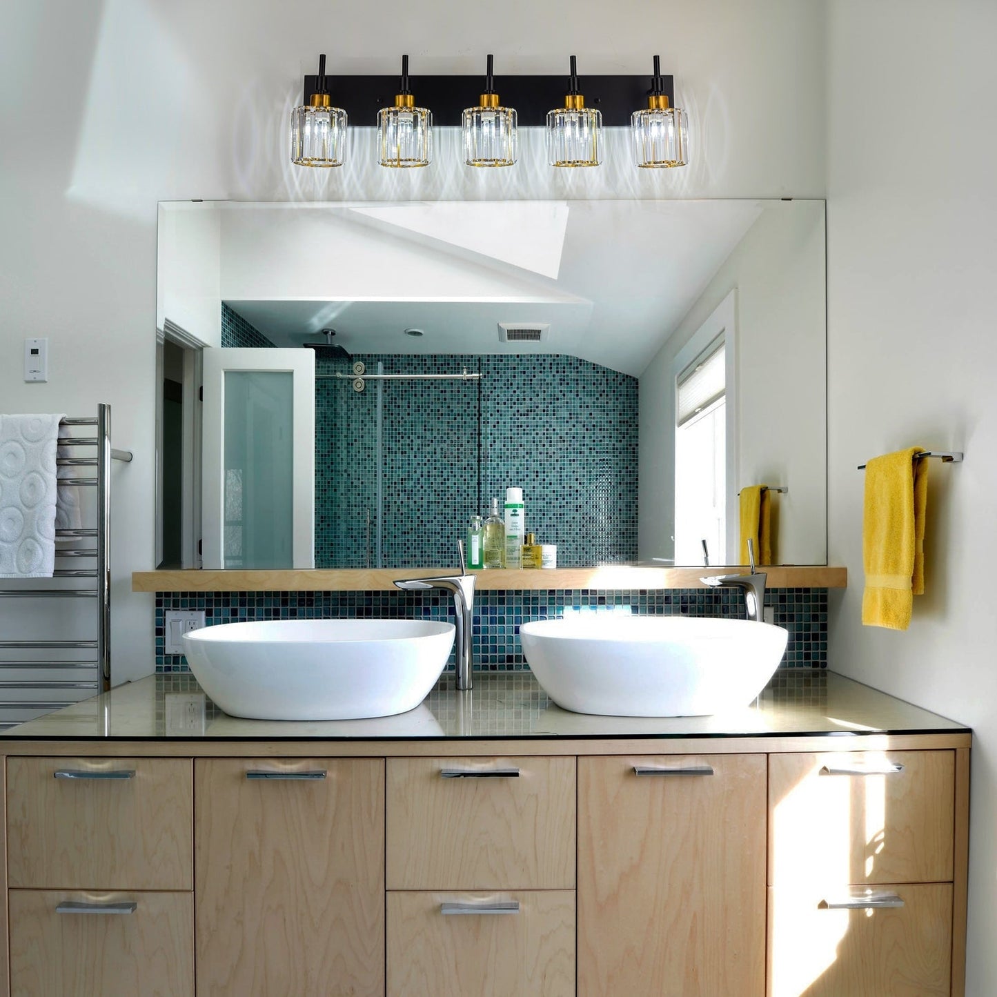 Appliques murales de salle de bain à cristaux, modernes, à intensité variable, avec abat-jours en cristal.