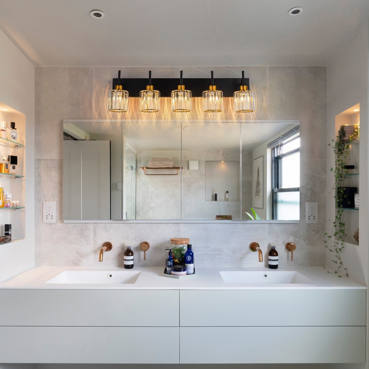 Appliques murales de salle de bain à cristaux, modernes, à intensité variable, avec abat-jours en cristal.