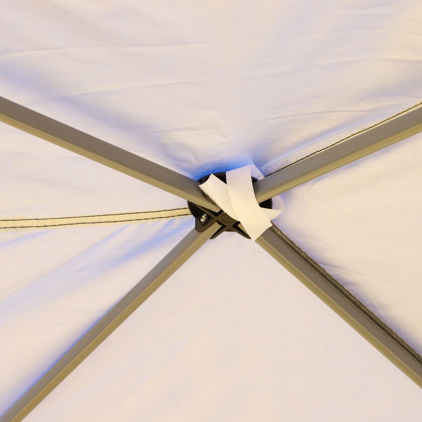 Caravane Pop-up Outsunny robuste avec cadre solide, toit pare-UV, sac de transport pour patio, jardin, plage, arrière-cour