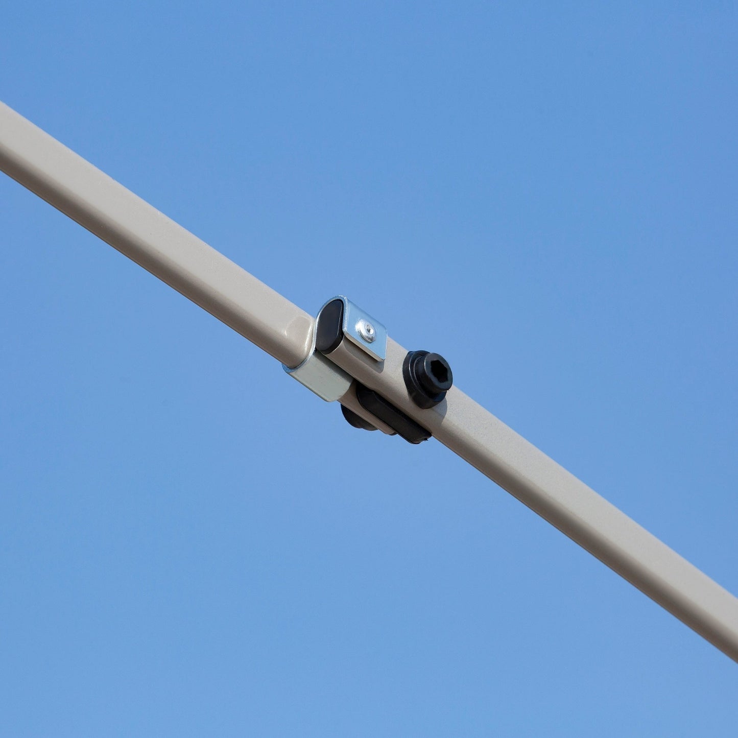 Outsunny Tente instantanée pliable avec auvent pare-soleil à ouverture rapide, 3,6 m x 3,6 m, avec moustiquaire latérale et hauteur réglable sur 3 niveaux.