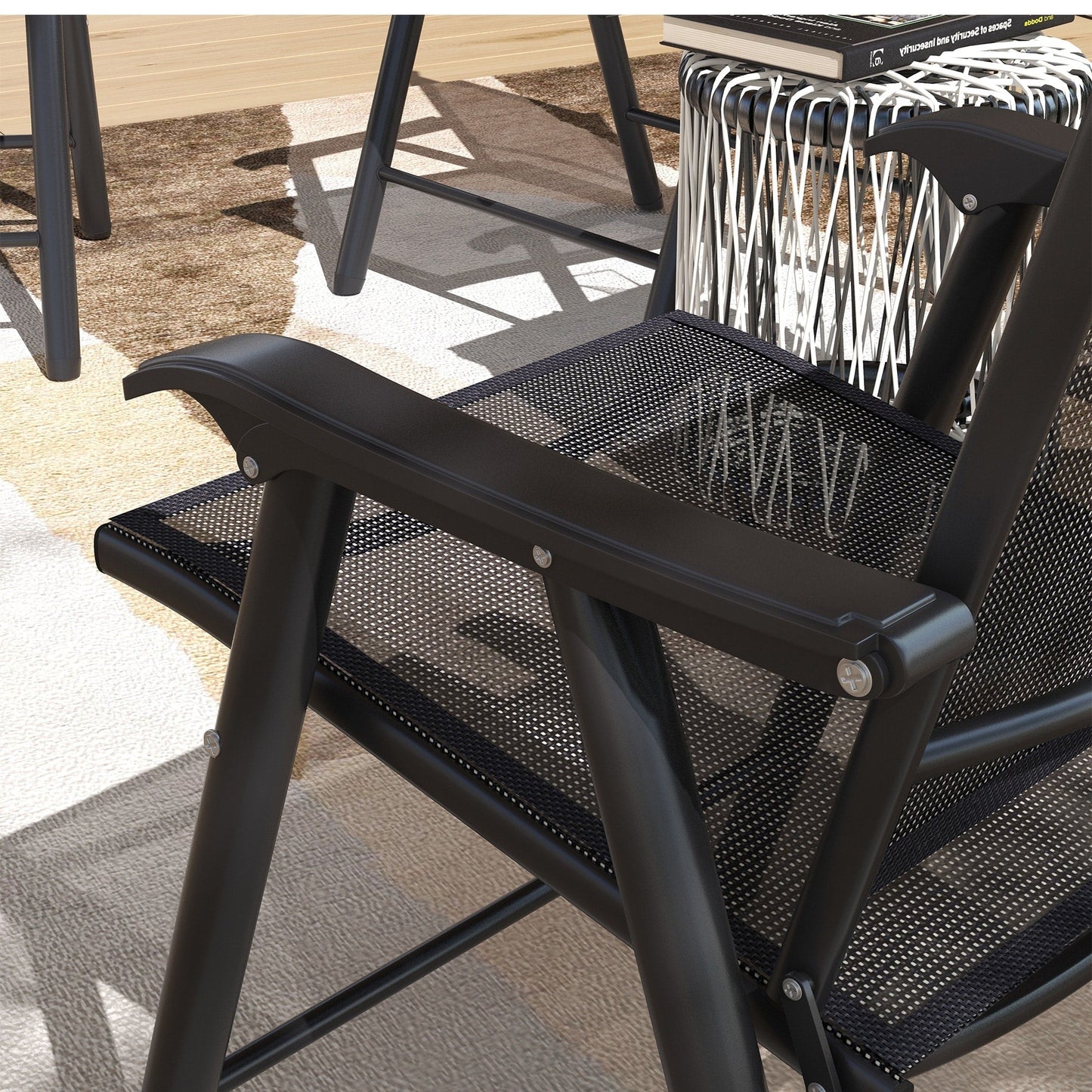 Outsunny Ensemble de 4 chaises de jardin pliantes avec un design simple et chic, confortables pour la terrasse, le jardin, la cour et les voyages.