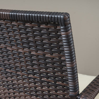 Ensemble de bistro en osier pour extérieur Peterson, 3 pièces, avec coussins, de Christopher Knight Home