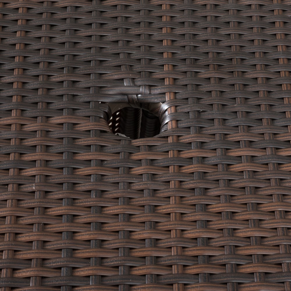 Ensemble de bistro en osier pour extérieur Peterson, 3 pièces, avec coussins, de Christopher Knight Home