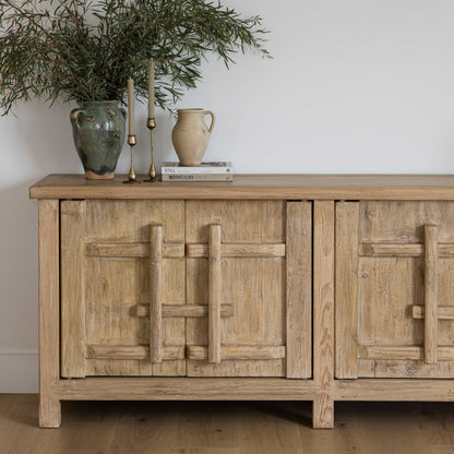 Armoire à quatre portes à pignon