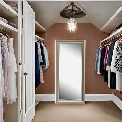 Grand miroir, miroir pleine taille, miroir rectangulaire mural suspendu avec cadre en faux bois lisse.