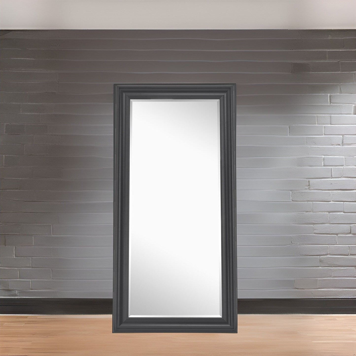 Grand miroir, miroir pleine taille, miroir rectangulaire mural suspendu avec cadre en faux bois lisse.