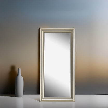 Grand miroir, miroir pleine taille, miroir rectangulaire mural suspendu avec cadre en faux bois lisse.