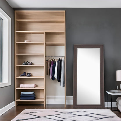 Grand miroir, miroir pleine taille, miroir rectangulaire mural suspendu avec cadre en faux bois lisse.