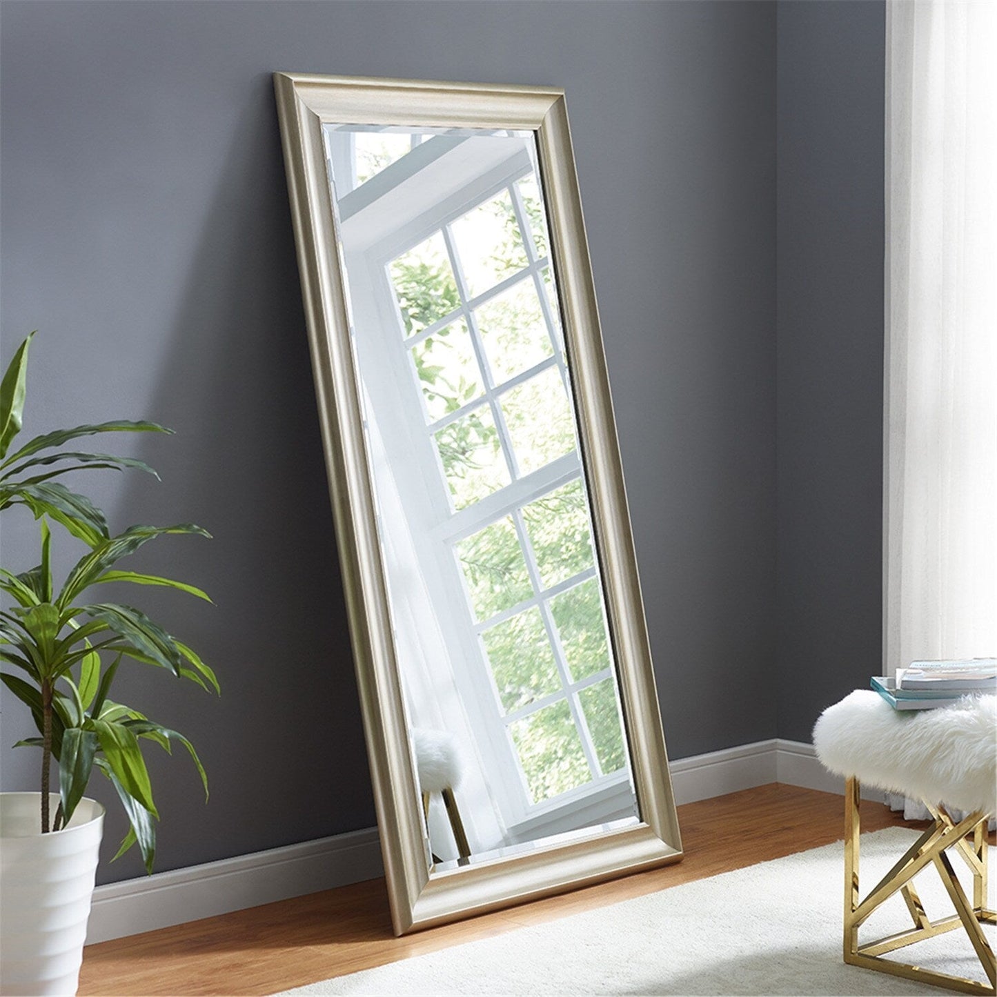 Grand miroir, miroir pleine taille, miroir rectangulaire mural suspendu avec cadre en faux bois lisse.
