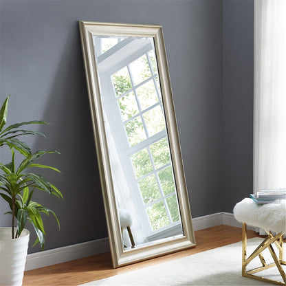 Grand miroir, miroir pleine taille, miroir rectangulaire mural suspendu avec cadre en faux bois lisse.