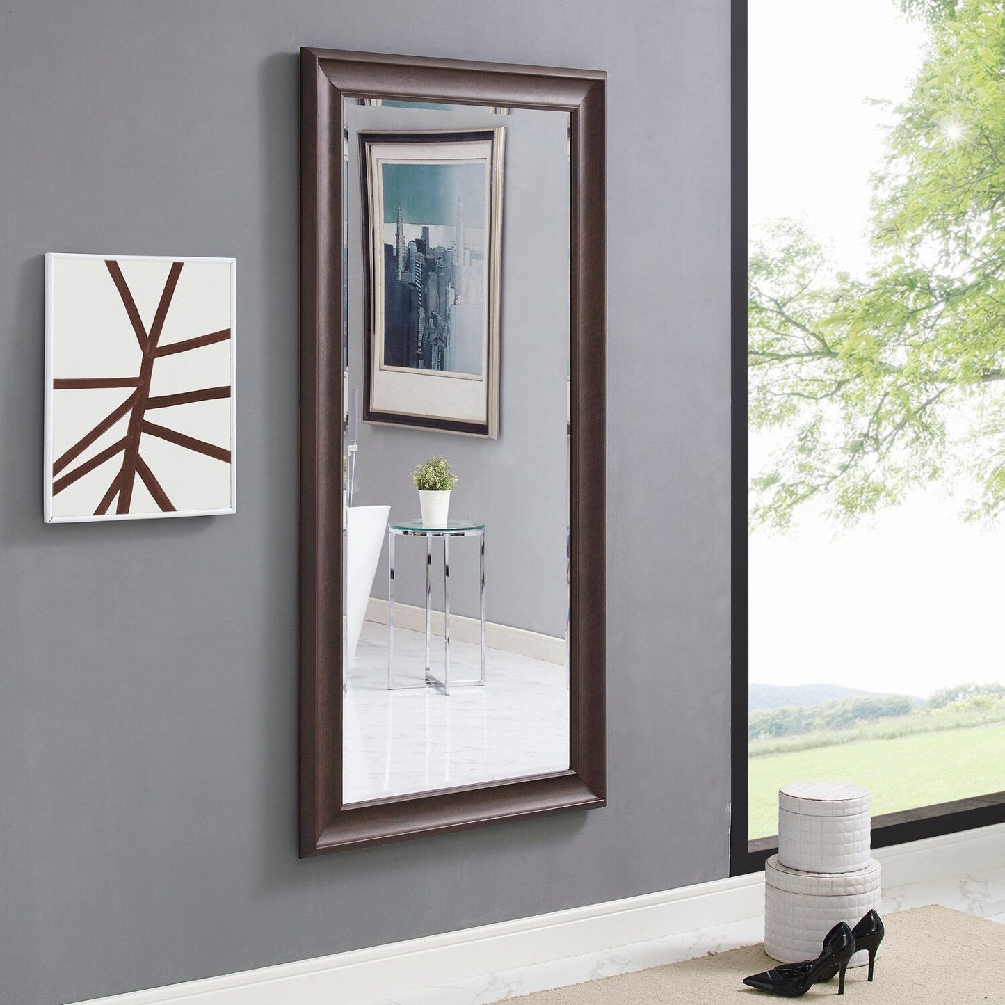 Grand miroir, miroir pleine taille, miroir rectangulaire mural suspendu avec cadre en faux bois lisse.
