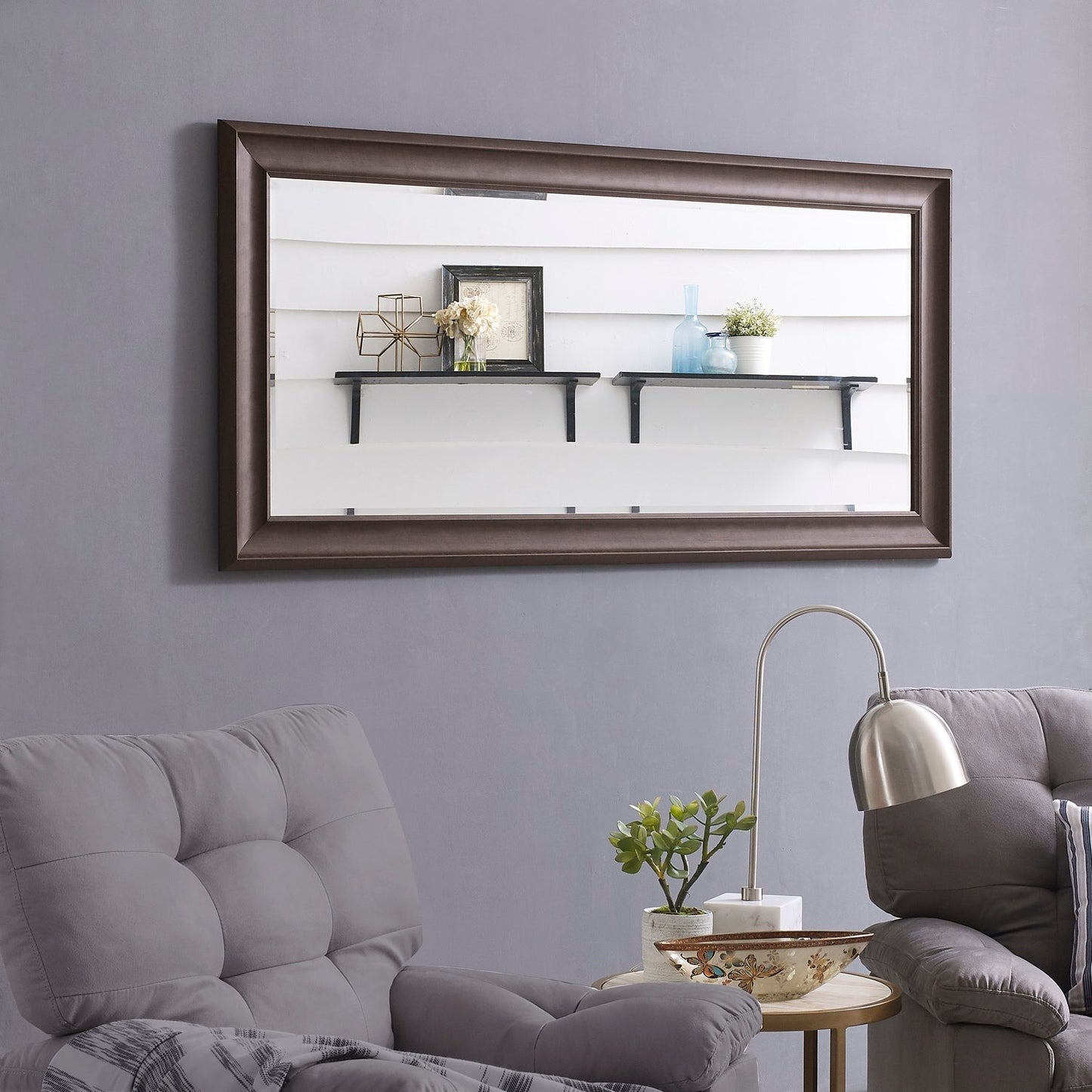 Grand miroir, miroir pleine taille, miroir rectangulaire mural suspendu avec cadre en faux bois lisse.