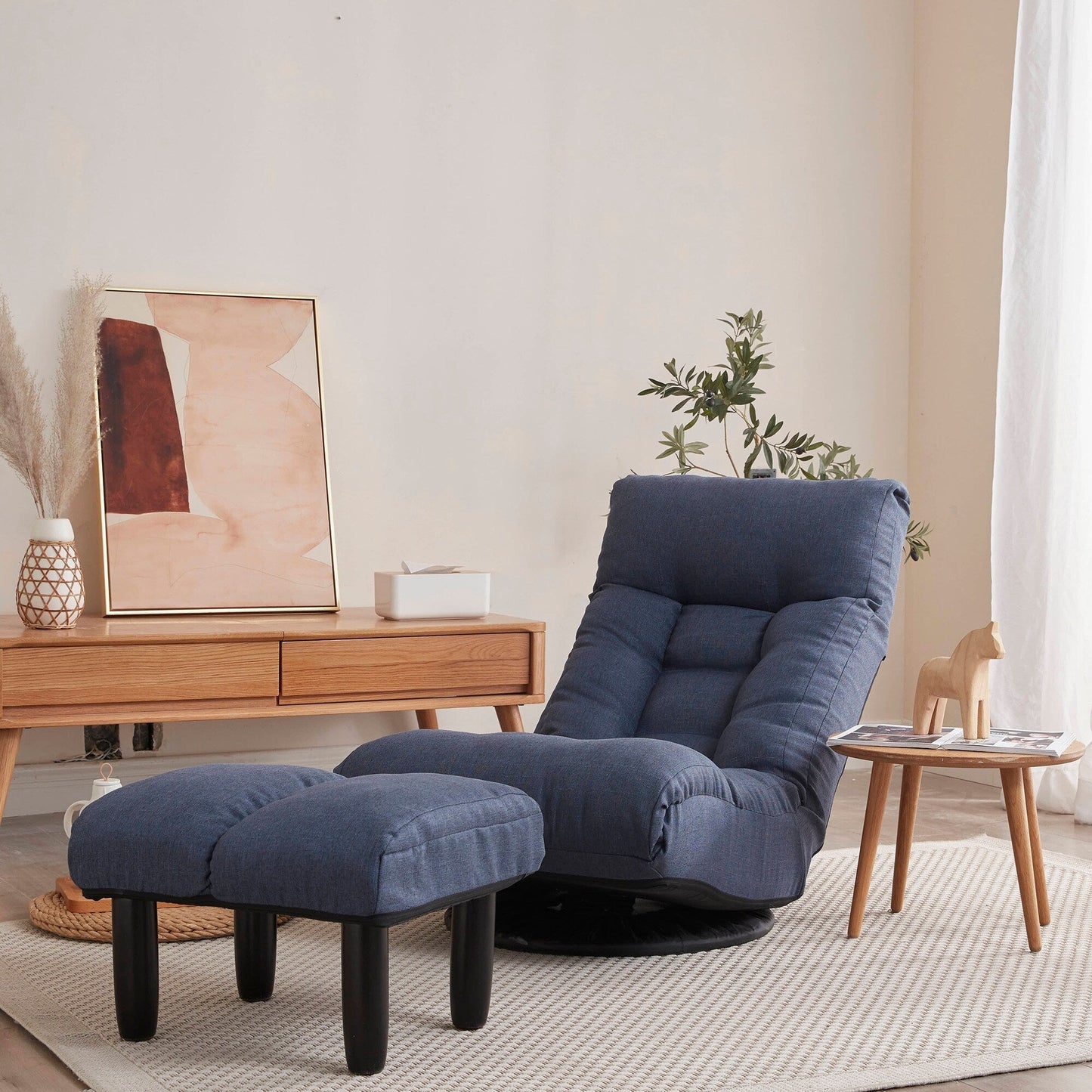 Ensemble de fauteuil inclinable sans accoudoirs, recouvert de tissu, avec repose-pieds et repose-tête réglable.
