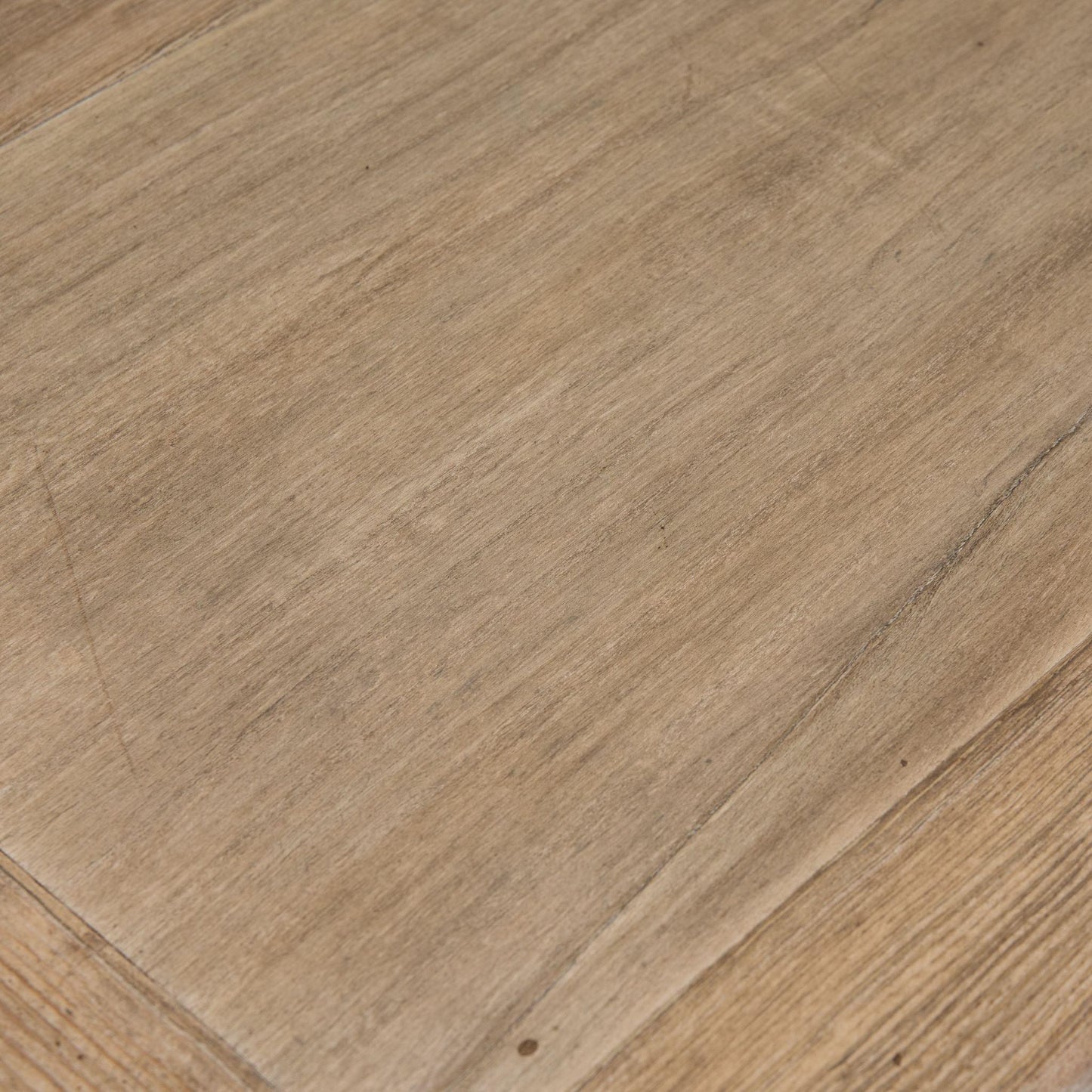 Armoire à deux portes en forme de gable