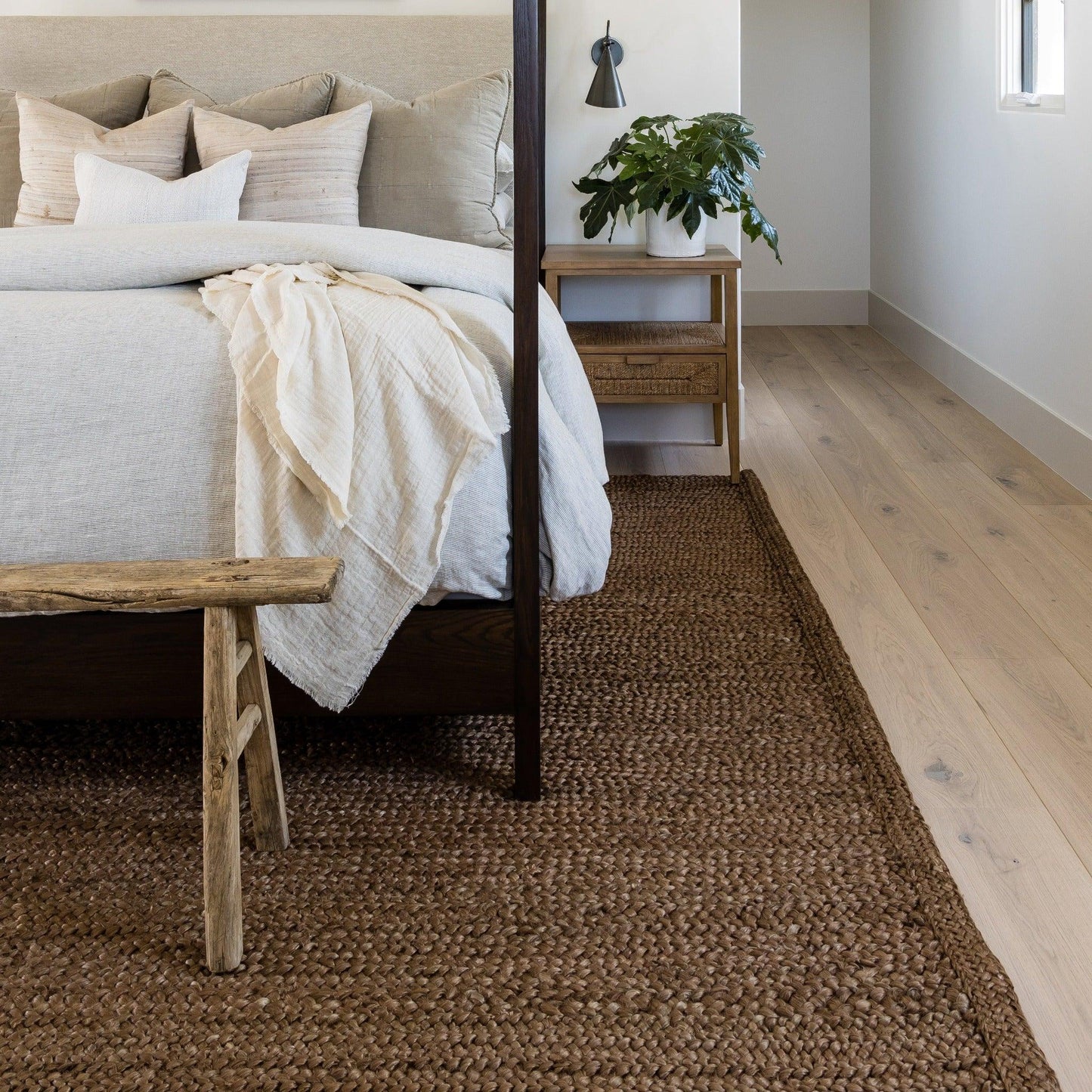 Tapis Cassis tressé en noyer de Pure Salt x Momeni