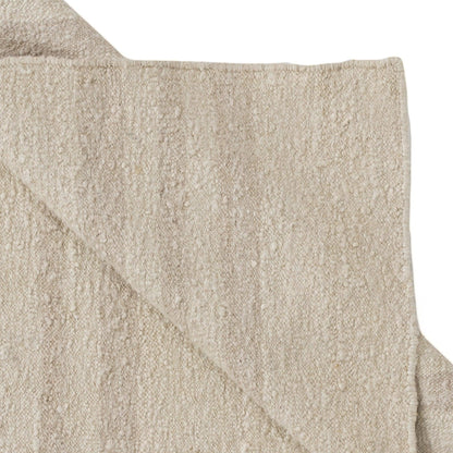 Tapis à rayures discrètes et broderies Koukila de Pure Salt x Momeni